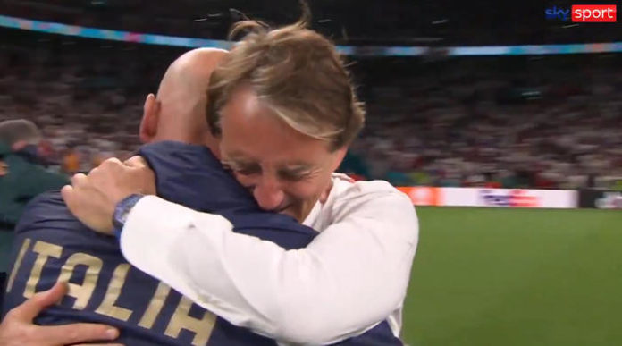 >>>ANSA/Mancini abbraccia Vialli,felicità per tutti gli italiani